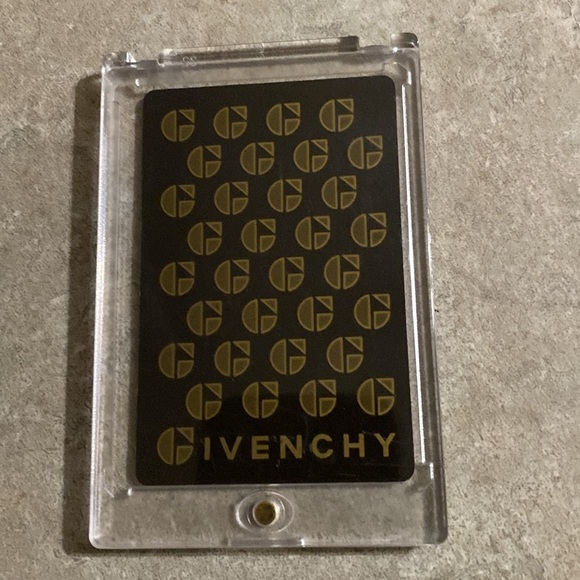 Givenchy Authentic Vin. Blk Leather Bi-fold Wallet & RARE playing card - Picture 2 of 7